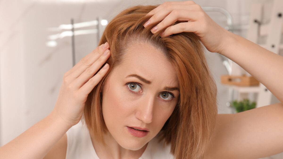 Entzündete Haarwurzeln am Kopf: Symptome einer Haarwurzelentzündung