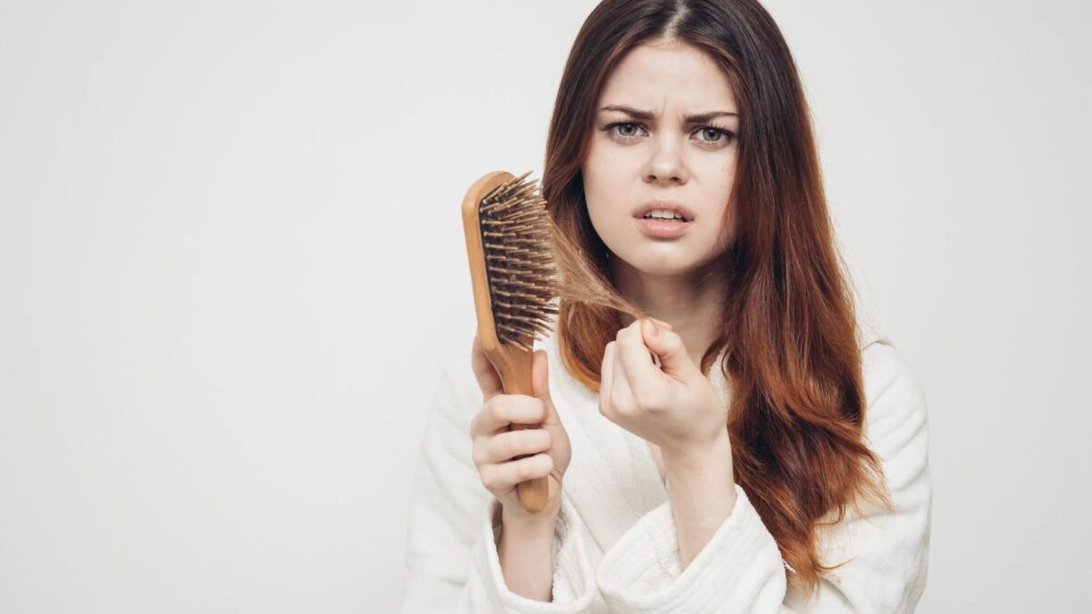 Was hilft gegen Haarausfall Diese Mittel helfen Haarausfall vorzubeugen
