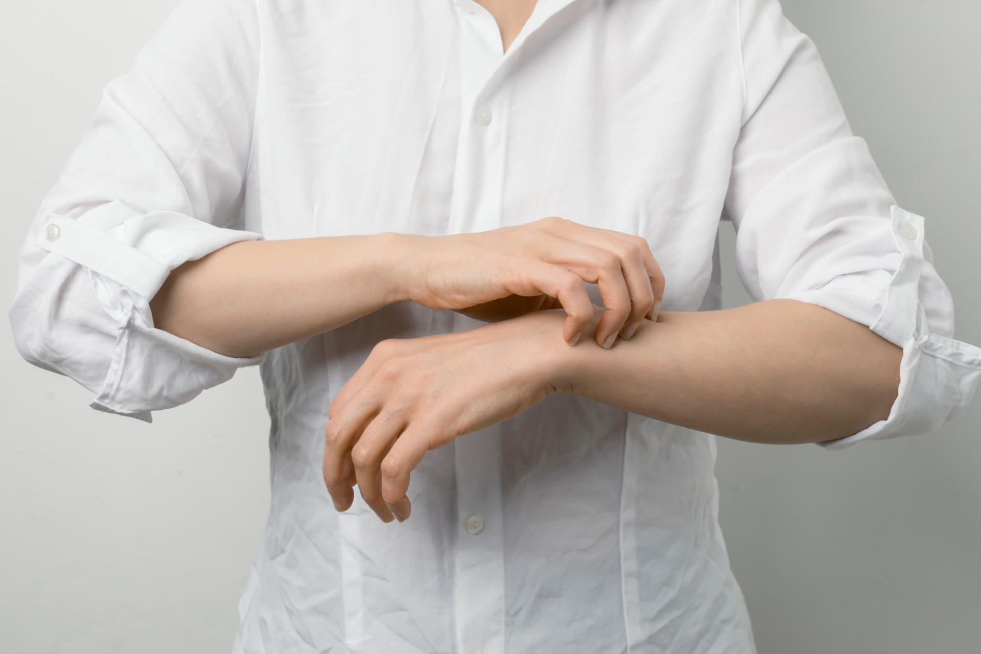 Wie behandle ich Krätze: Symptome | Ansteckung | Behandlung