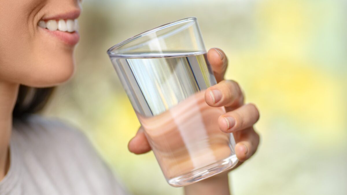 Zu wie viel Prozent besteht der Mensch aus Wasser?