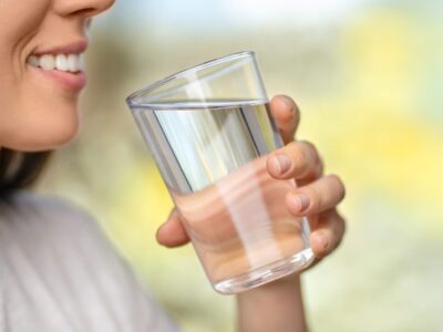 Zu wie viel Prozent besteht der Mensch aus Wasser?