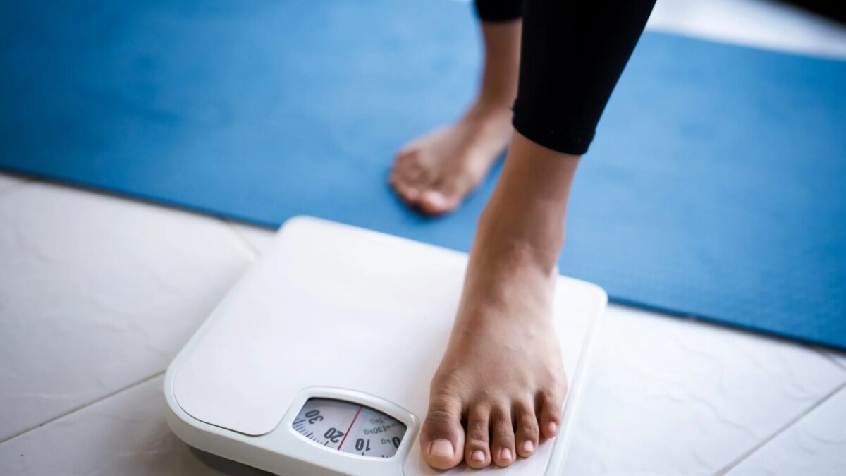 Warum du auch beim Sitzen Kalorien verbrennen kannst