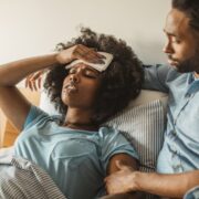 Starkes Schwitzen bei Erkältung ohne Fieber Ursachen, Symptome und Tipps